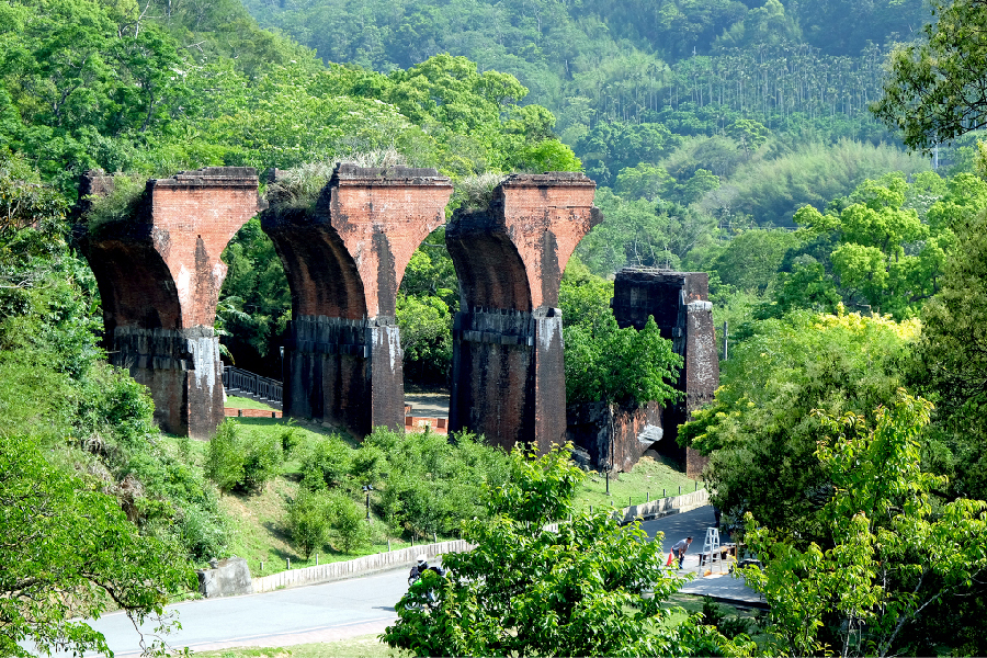 苗栗最值得衝一次的鐵道旅行！舊山線鐵道自行車不只穿隧道，還能高空看龍騰斷橋美景