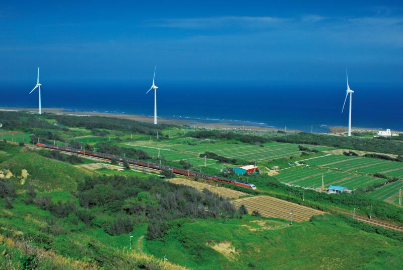 在苗栗好望角的風車與海風之間，讓時間隨著風流動，在遼闊中看見自由