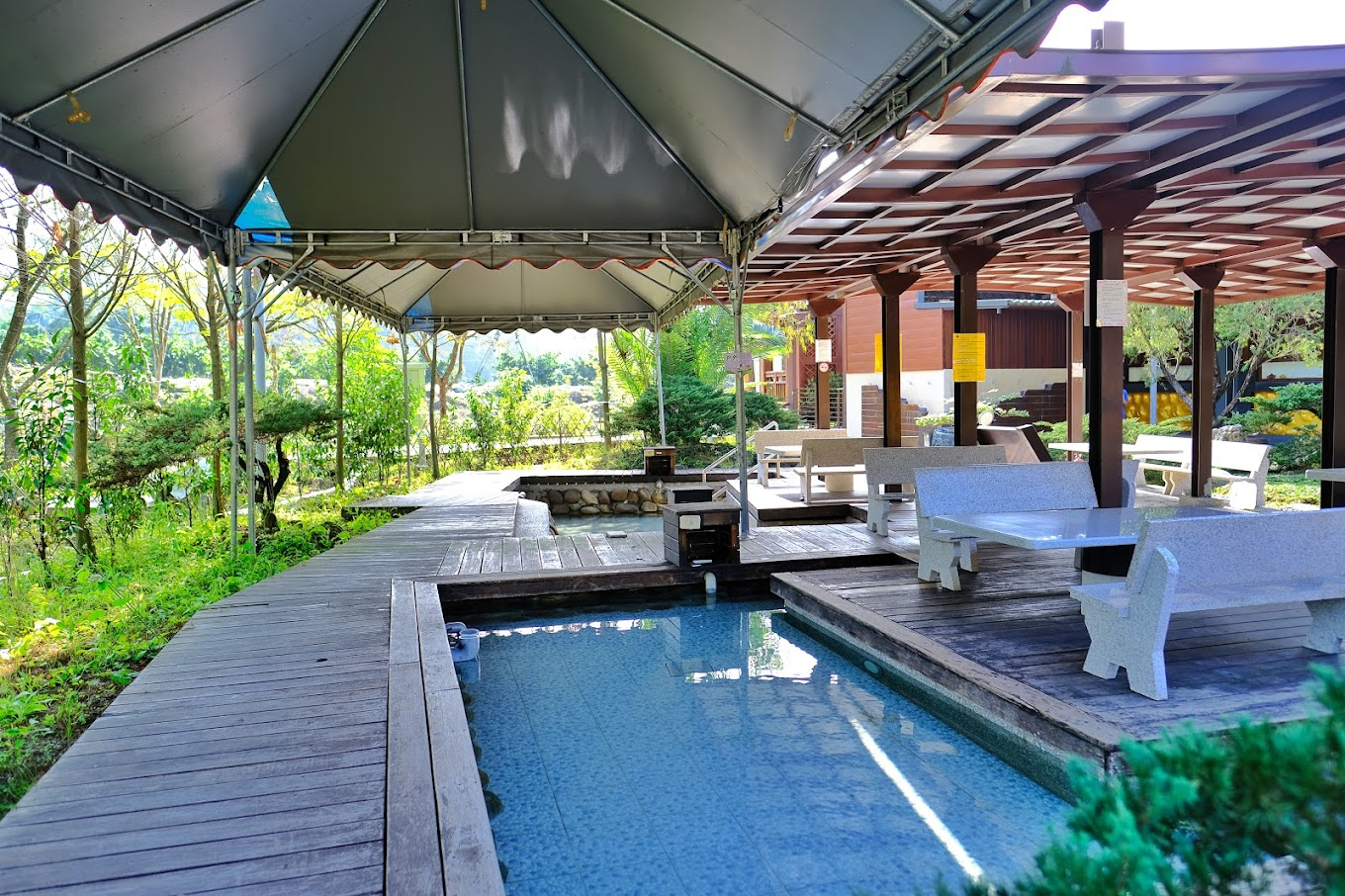 台南山裡的美人湯秘境！龜丹溫泉體驗池泡腳放空超療癒 一到假日就想往山裡跑