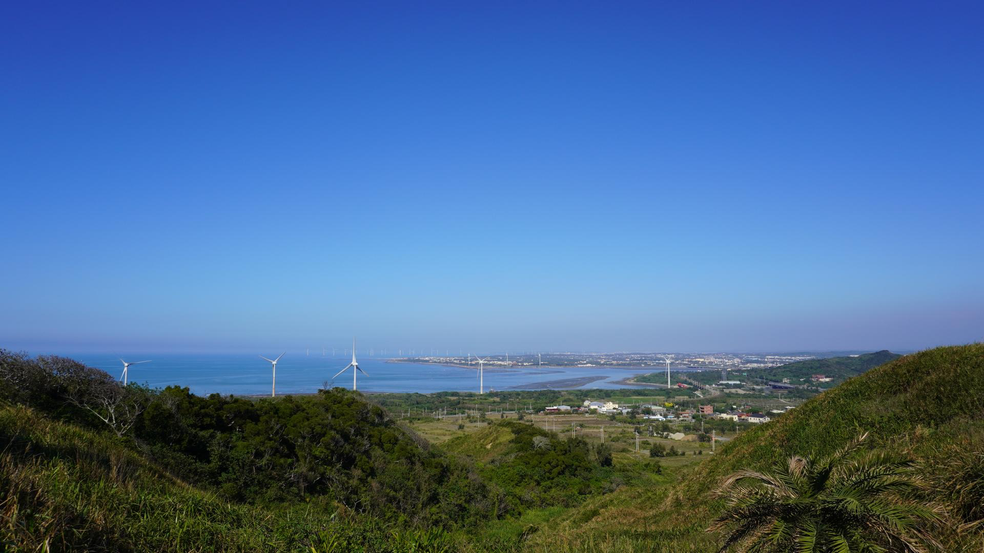 在苗栗好望角的風車與海風之間，讓時間隨著風流動，在遼闊中看見自由