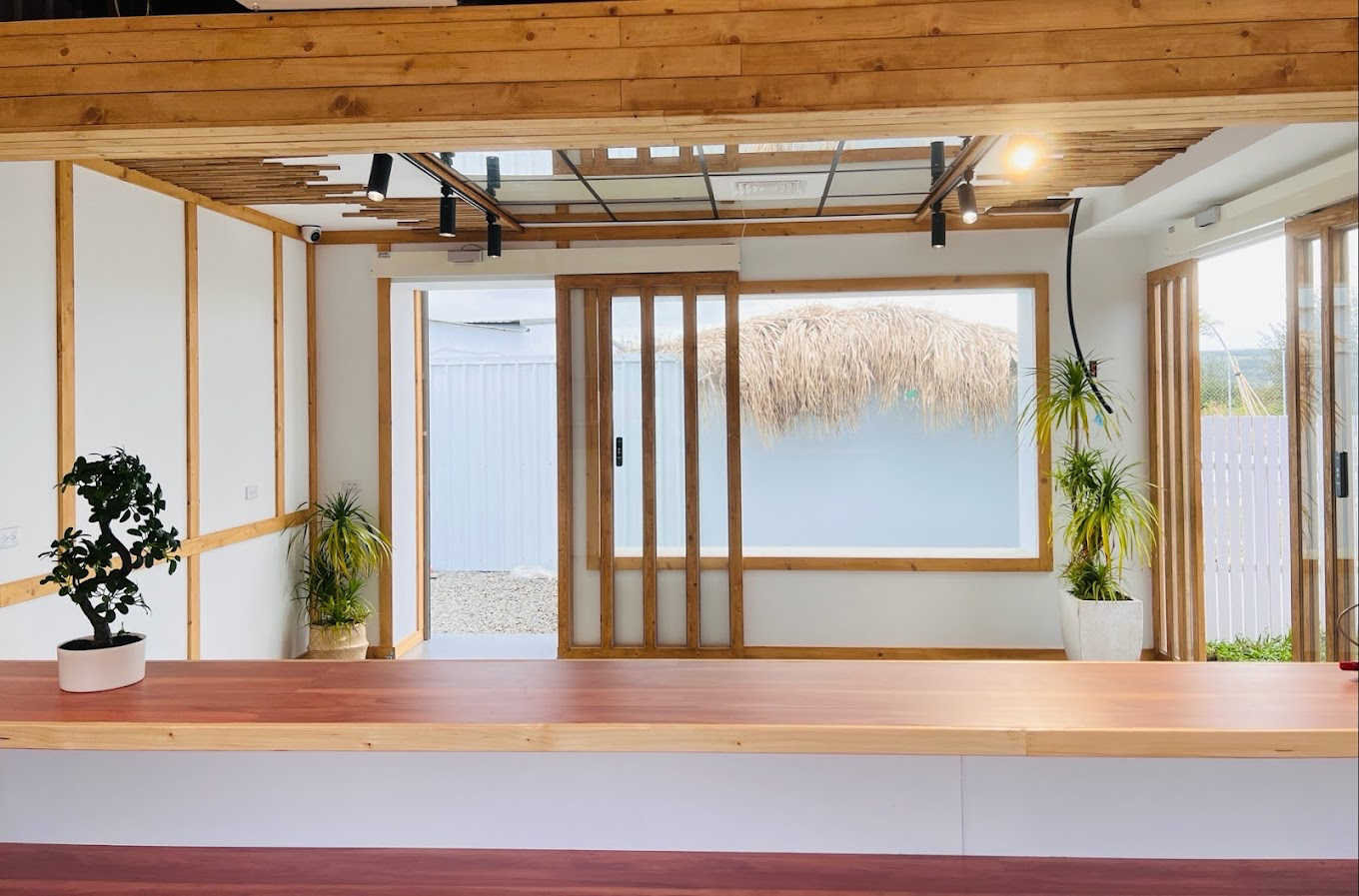 墾丁超療癒親子景點！鹿ㄦ島水豚生態園區近距離餵水豚 還能解鎖超萌互動畫面