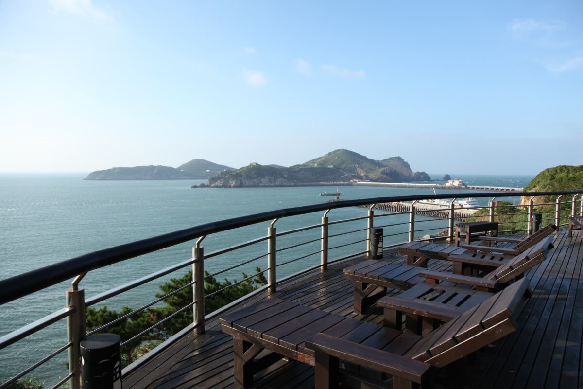 東引不只是一座離島!馬祖最北端夢幻秘境,燈塔、戰地坑道、海蝕奇景一次看夠