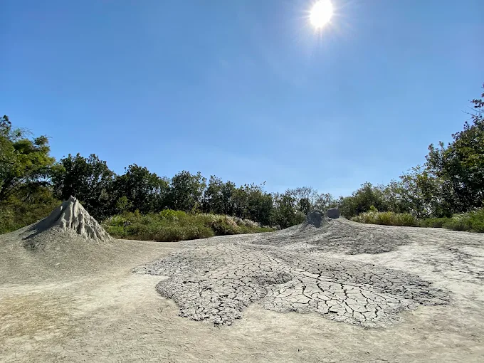 走進高雄燕巢月世界與泥火山之間，在午後光影裡慢慢走一段剛剛好的旅行