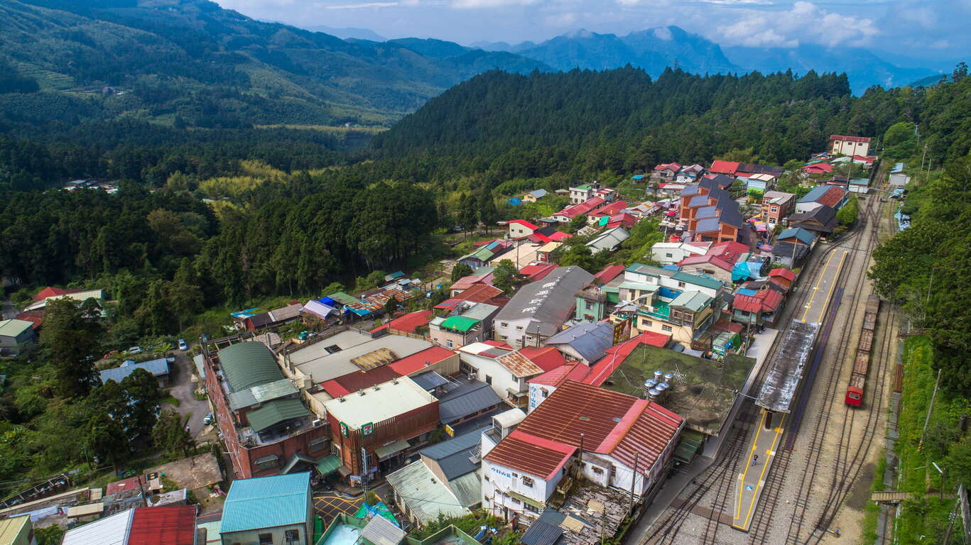奮起湖的每一段階梯與街角，是歲月留下的痕跡，在這裡讓節奏慢慢放下