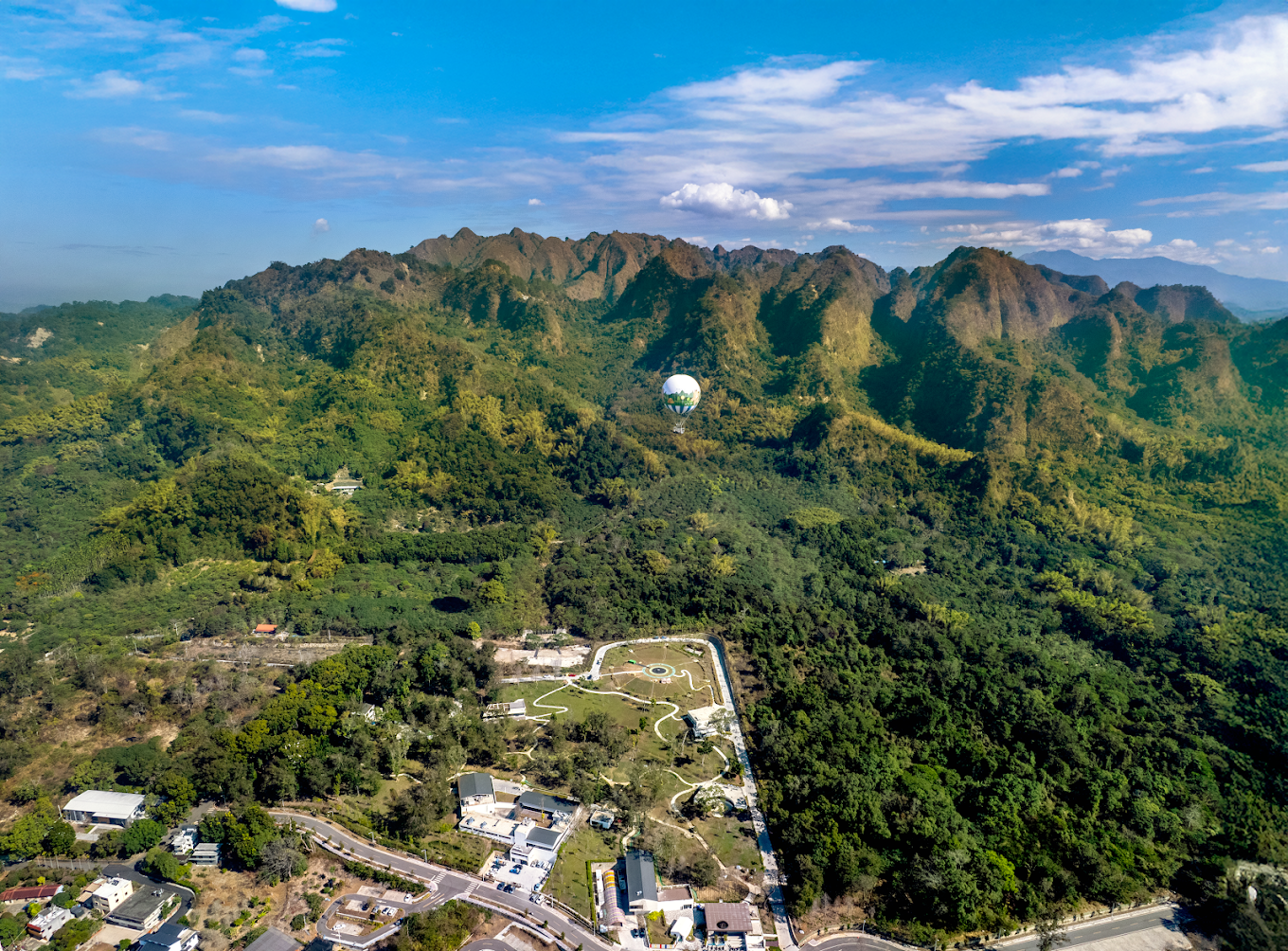 九九峰氦氣球樂園這樣玩！升空看南投山景，草屯最有話題的新地標真的很不一樣