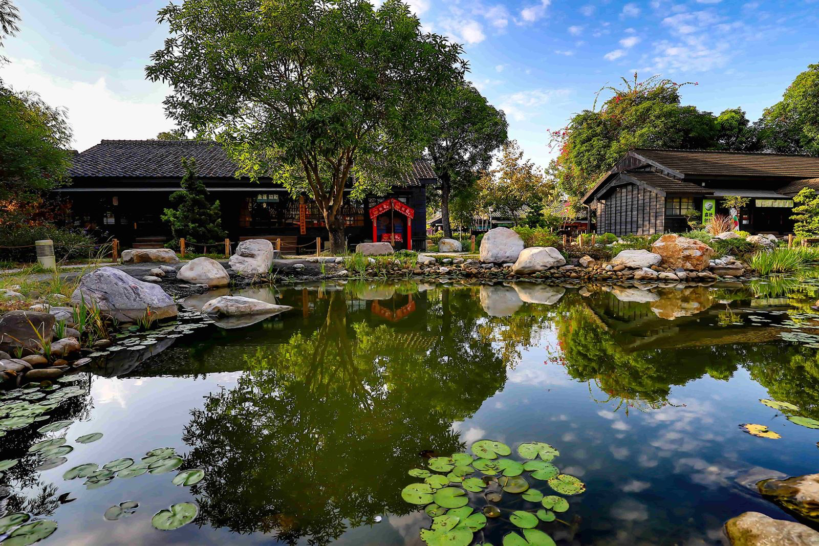 在檜意森活村與時間相遇的那一刻，讓思緒被帶走，只留下眼前純粹景色