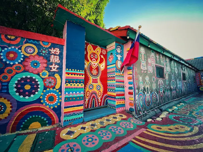 沿著台中火車站一日遊路線慢慢走，午後進綠蔭傍晚看水岸亮起整座城市