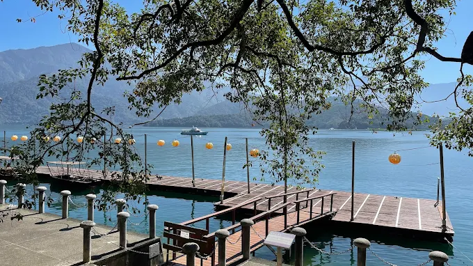 從水社出發走進日月潭涵碧步道深處在蔣公碼頭遇見最安靜的一段湖景