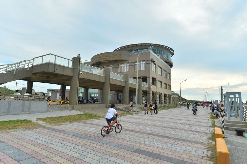 把一天留給桃園珍珠海岸海線，從濕地走到漁港看光線慢慢變化