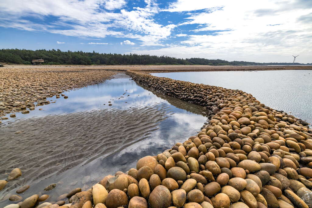 把一天留給桃園珍珠海岸海線，從濕地走到漁港看光線慢慢變化