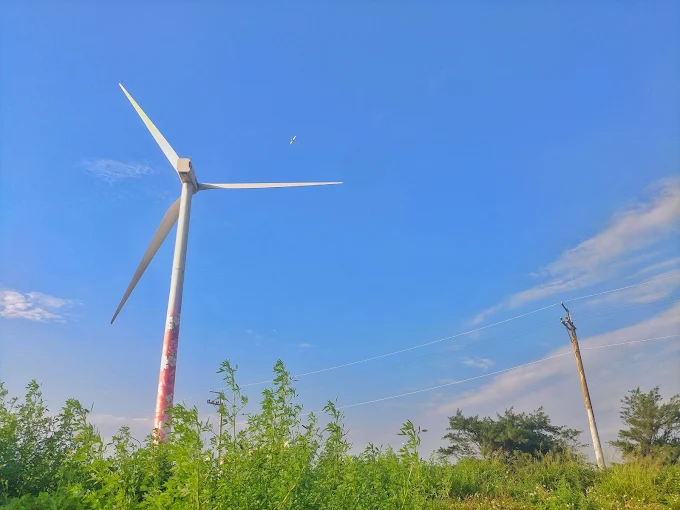 把腳步帶到桃園觀音景點的海邊，讓風從燈塔一路陪你走到沙丘盡頭