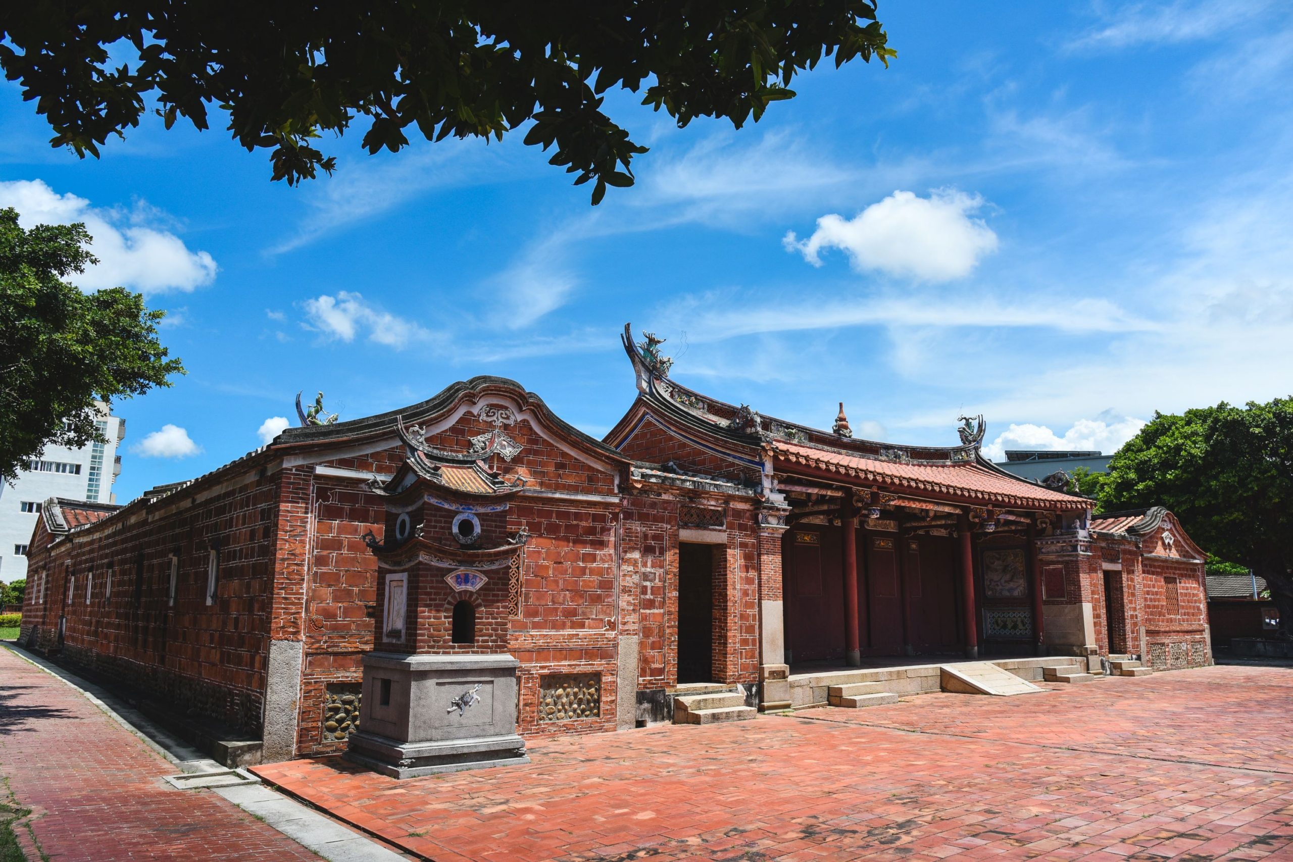 這次到彰化古蹟慢慢走一圈，會在半線古城的巷弄與廟宇裡遇見舊時光