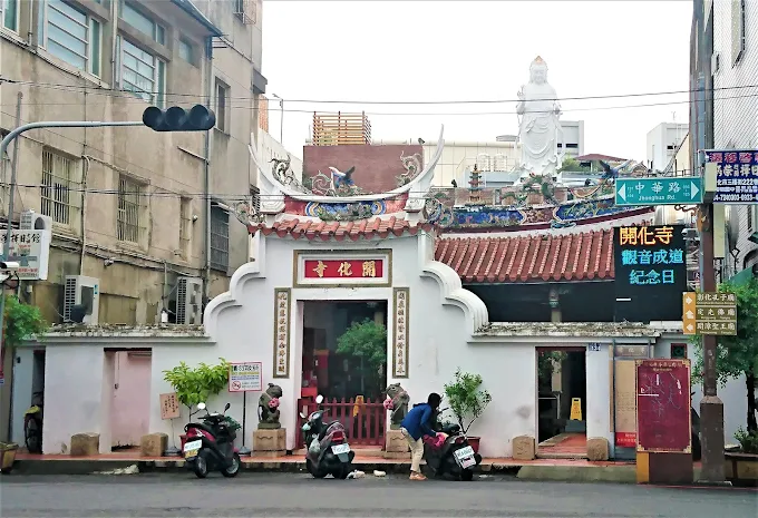 這次到彰化古蹟慢慢走一圈，會在半線古城的巷弄與廟宇裡遇見舊時光