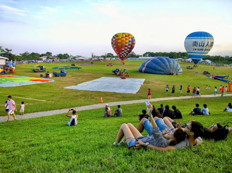 鹿野高台不只有熱氣球!走進台東最經典的高台草原,茶園、飛行傘與縱谷風景一次收進旅行裡