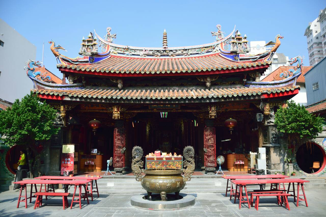 彰化南瑤宮不是只有拜媽祖，走進三殿格局、百年香火與老城信仰節奏，才知道它為什麼一直是彰化的重要地標