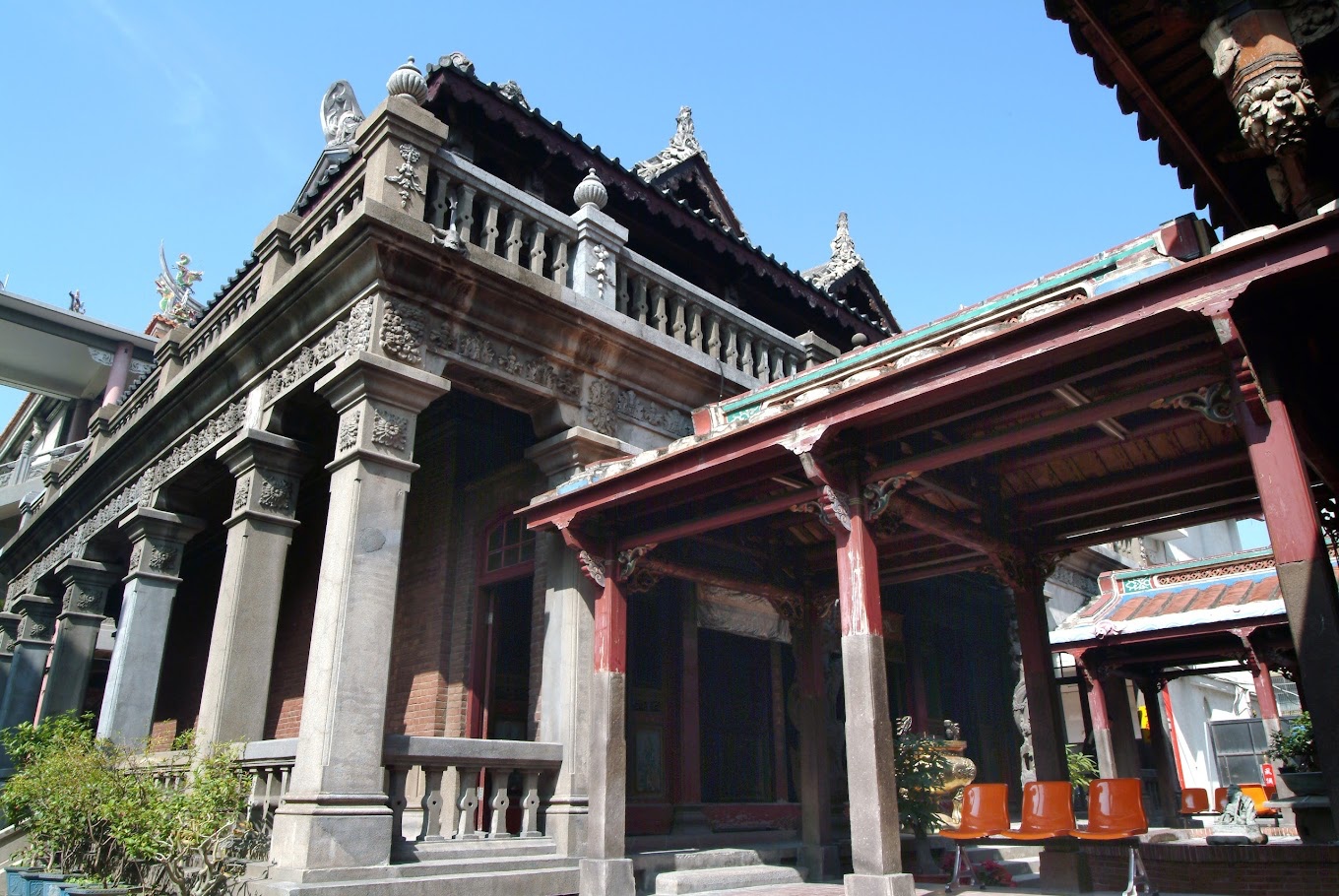 彰化南瑤宮不是只有拜媽祖，走進三殿格局、百年香火與老城信仰節奏，才知道它為什麼一直是彰化的重要地標