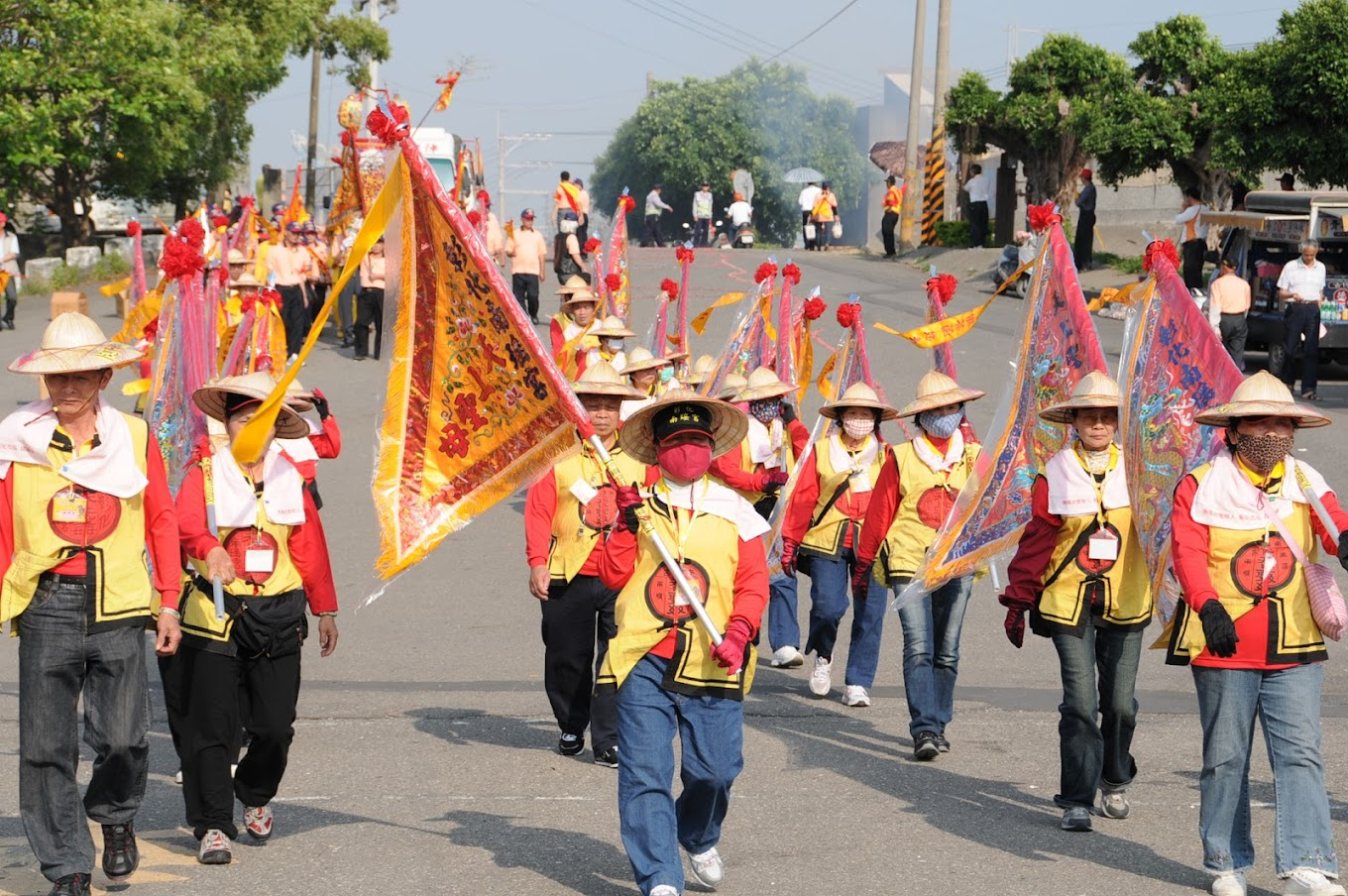 彰化南瑤宮不是只有拜媽祖，走進三殿格局、百年香火與老城信仰節奏，才知道它為什麼一直是彰化的重要地標