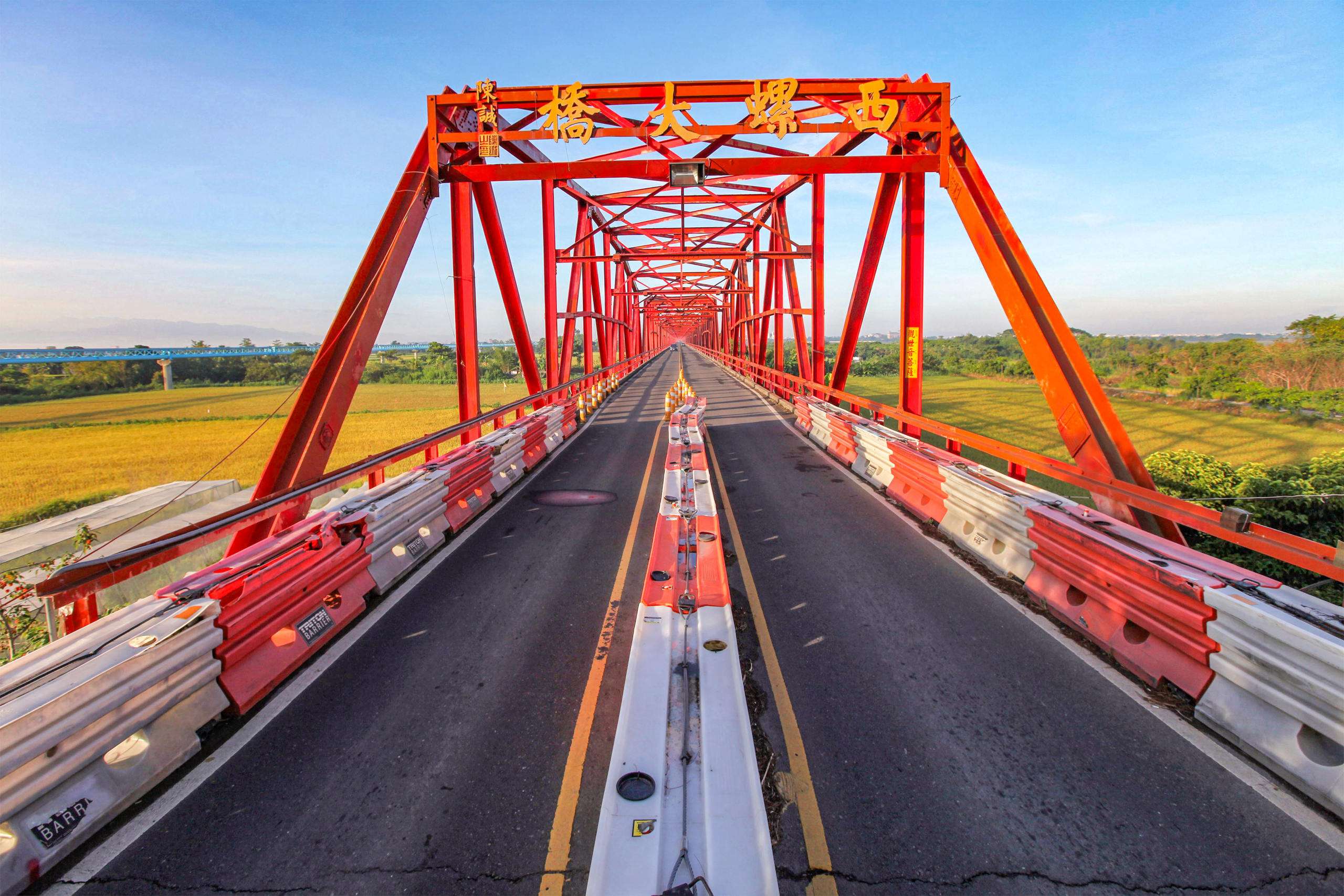 西螺大橋不只是老橋！走進濁水溪上的紅色地標，從百年橋影到西螺老街，把雲林最有記憶點的風景一次收藏