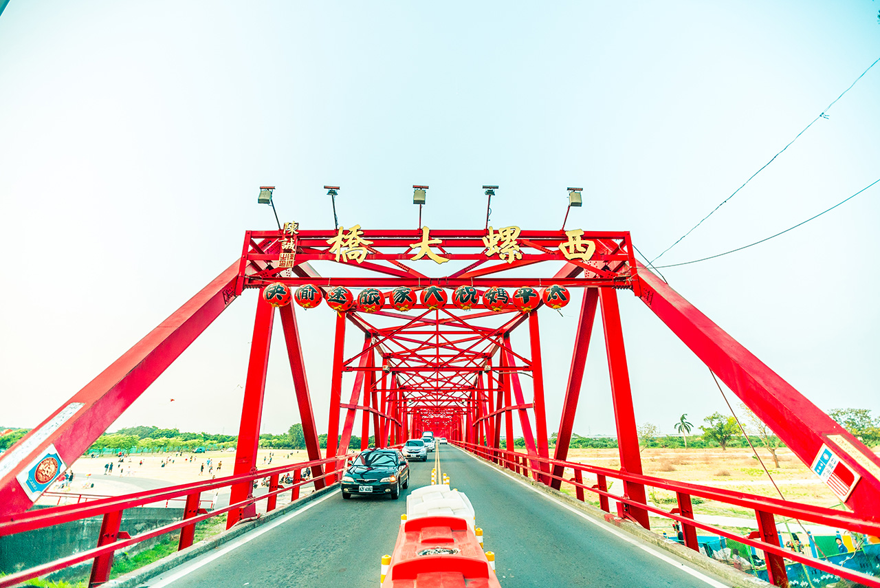 西螺大橋不只是老橋！走進濁水溪上的紅色地標，從百年橋影到西螺老街，把雲林最有記憶點的風景一次收藏