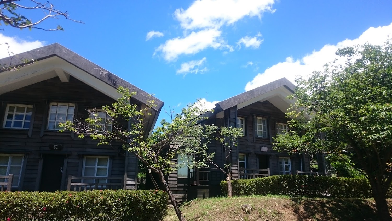 陽明山秘境Villa｜山嵐六人木屋5999元享私湯、百萬夜景，優惠至2027年底