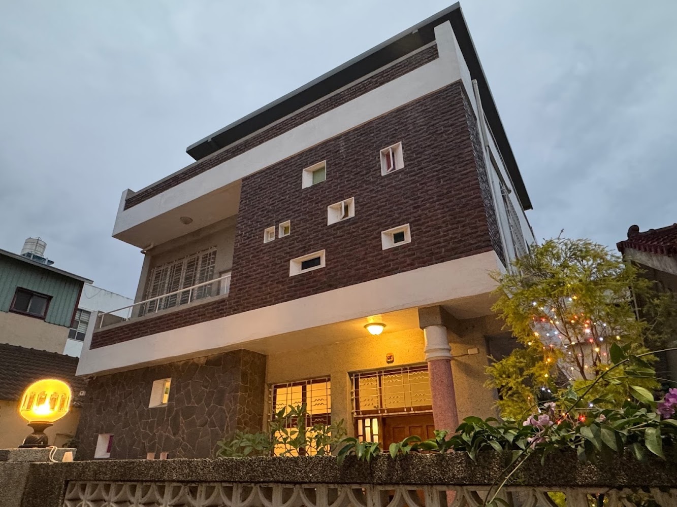 台南包棟住宿新亮點！朗香洋房加碼武聖夜市消費券，8人最高享400元美食金