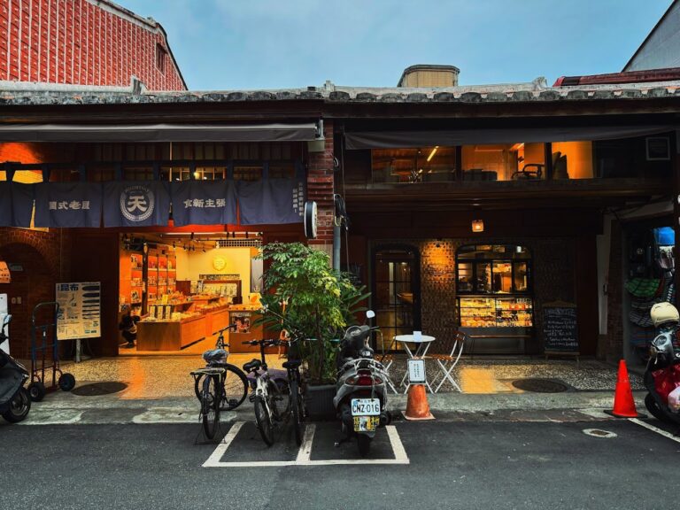 台北大稻埕時光之旅：探索迪化街百年建築與文創新風貌的完美交融