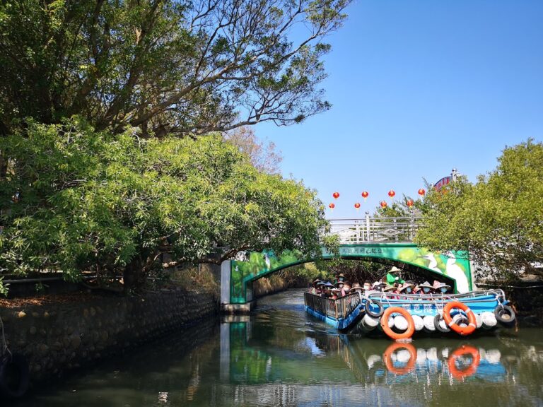 台南慢遊深度全攻略:從四草綠色隧道到神農街,尋找府城最療癒的歷史光影與生活節奏