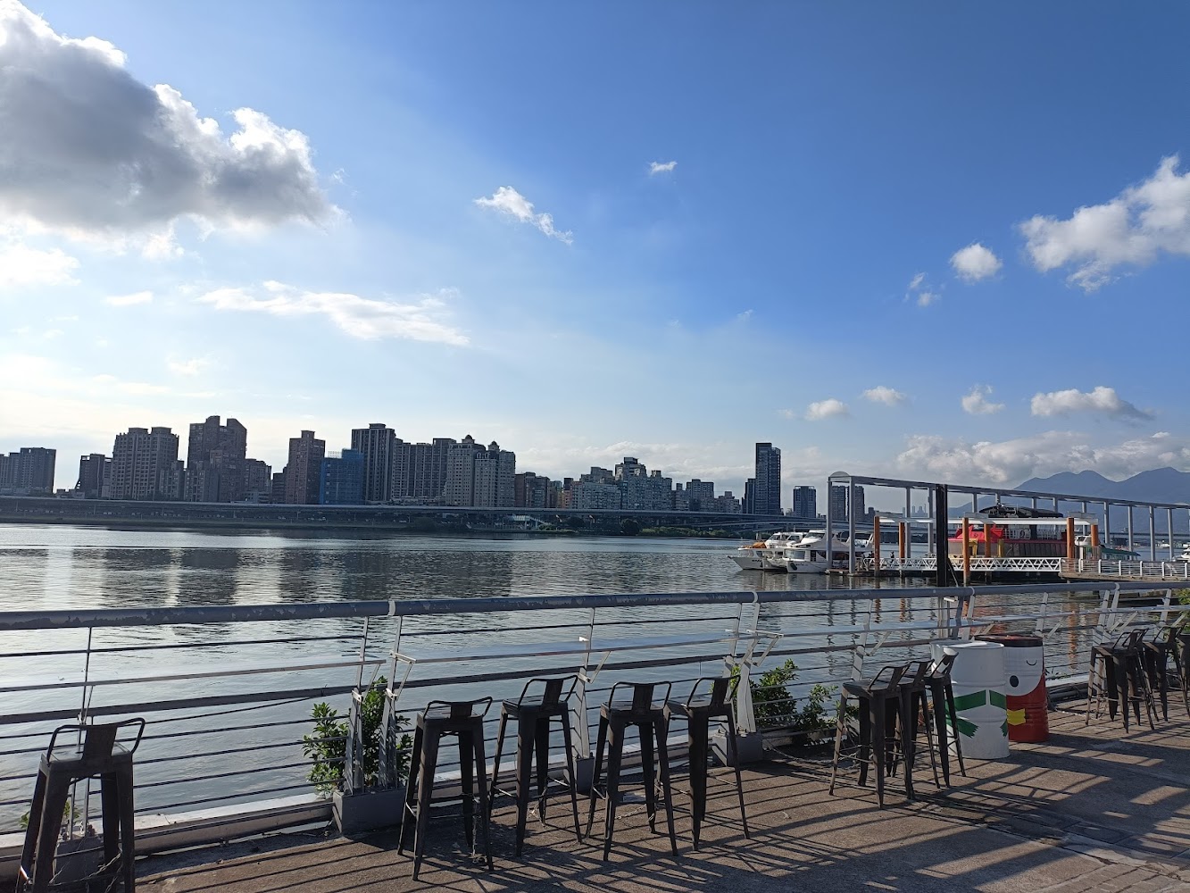 2026 大稻埕碼頭復興：貨櫃市集、河岸美食與歷史場域的夜色魅力