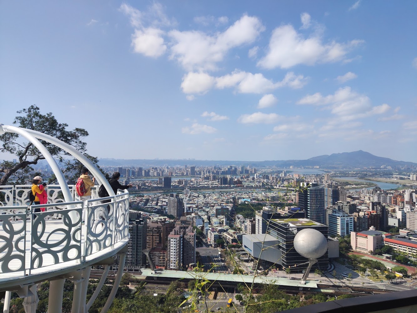 2026 北台一日輕旅行：串聯陽明山、老梅綠石槽與台北101的山海城市路線