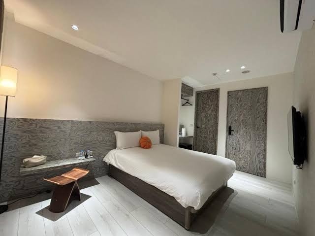 2026平日超值住宿：淡水島宇居酒店四人房只要2,480元，捷運步行可達夕陽河岸輕旅行