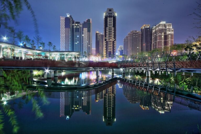 2026 台灣旅遊全攻略：十大必訪景點、在地美食與行程建議