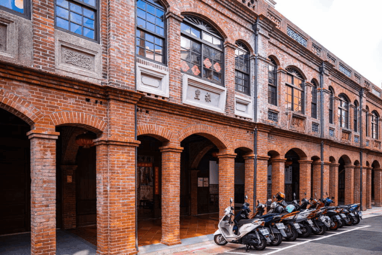 台北大稻埕漫遊攻略：穿梭迪化街百年巴洛克建築，探尋新舊交融的文化寶藏