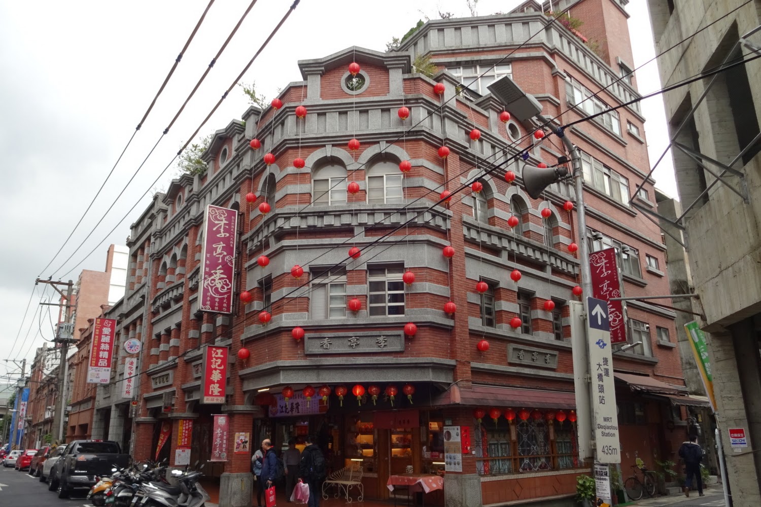 2026漫步台北迪化街：穿梭百年巴洛克拱廊，探尋大稻埕新舊交融的魅力日常