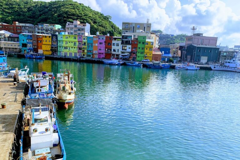 2026基隆正濱漁港全攻略：彩色屋的華麗轉身，見證歷史漁港的新生魅力