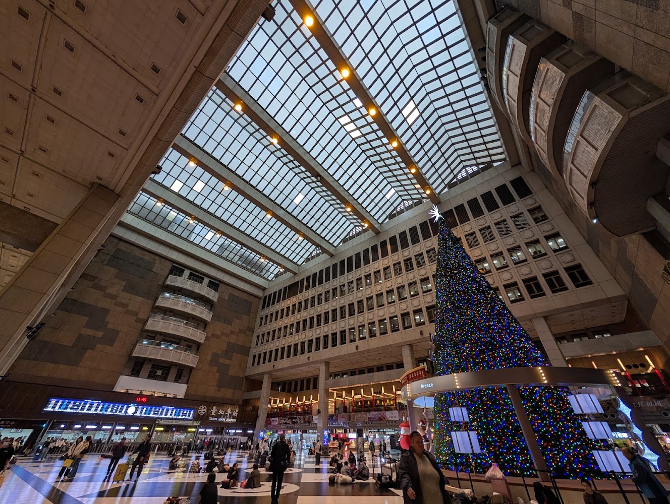 北台灣一日山海城輕旅精華：從新北投溫泉古蹟、陽明山草原到台北101璀璨夜景，週末逃離都市喧囂首選路線