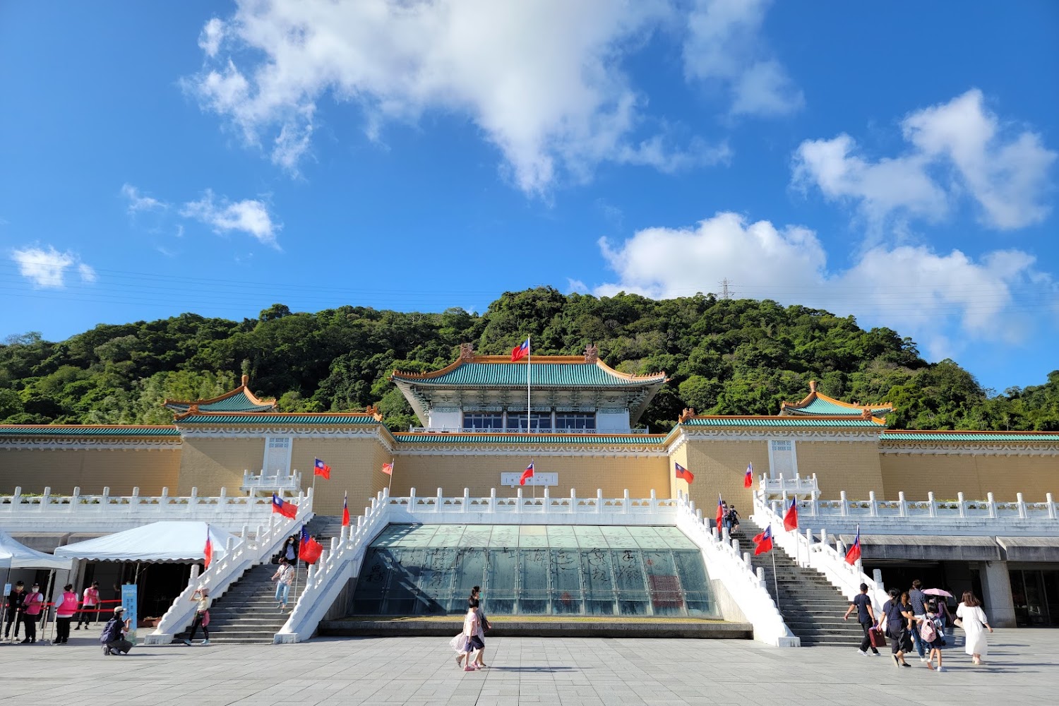 台北故宮博物院深度遊：探訪華夏藝術殿堂與鎮館三寶的千年風華