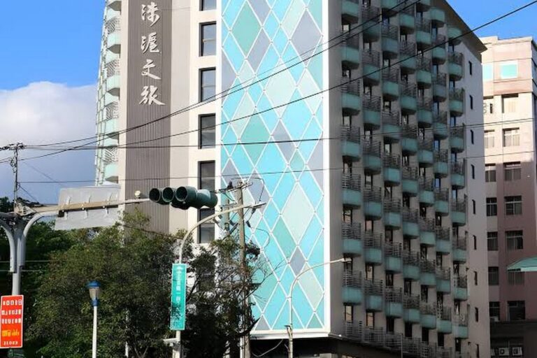 2026淡水旅宿新指標！巨宇勝集團「淡水島宇居酒店」開幕，坐擁河景、美食與頂級休閒設施，打造文化旅居新地標