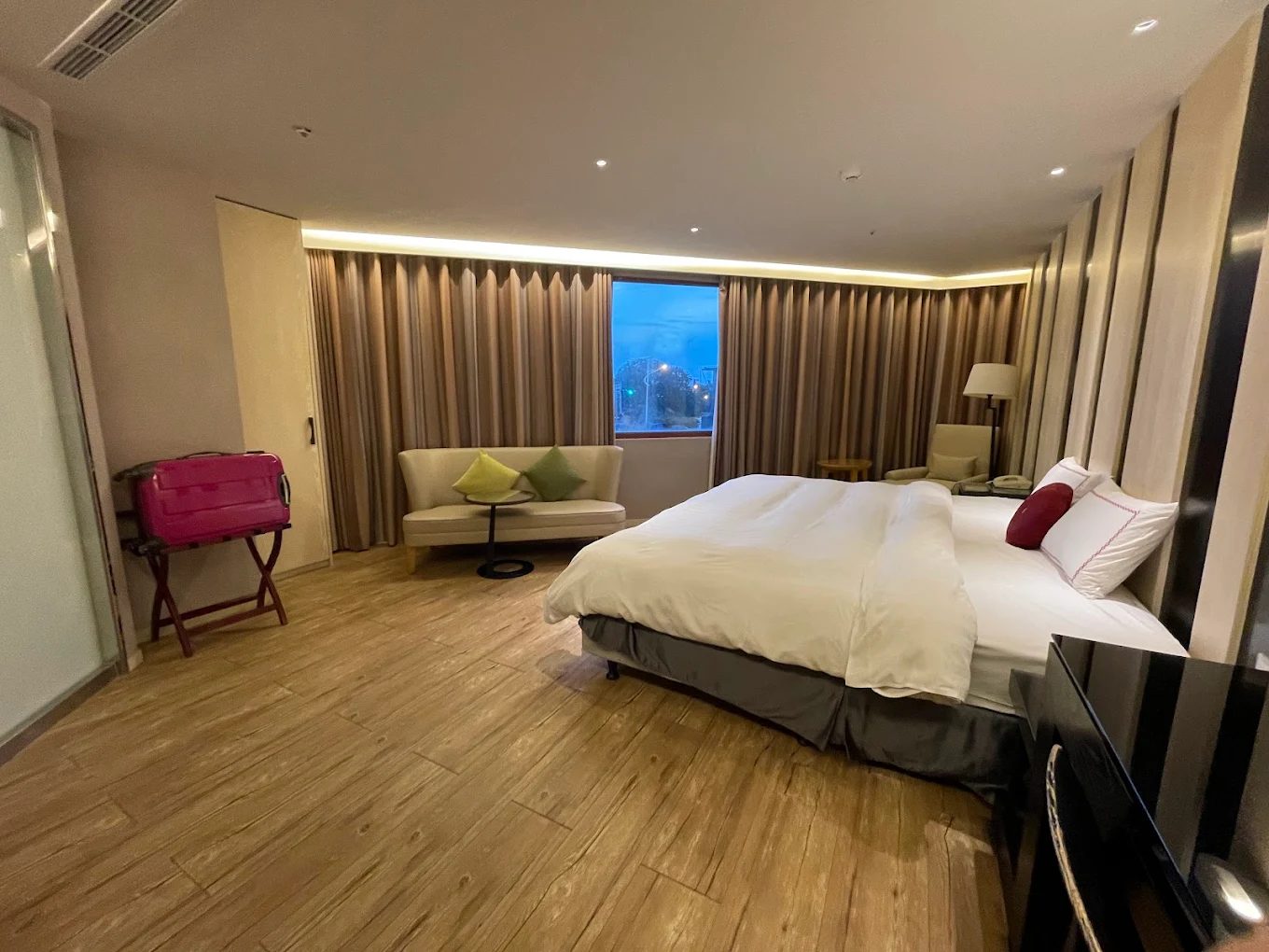 花蓮星空海藍飯店推平日連住優惠：兩晚合計 NT$4,200，免費升等豪華海景房