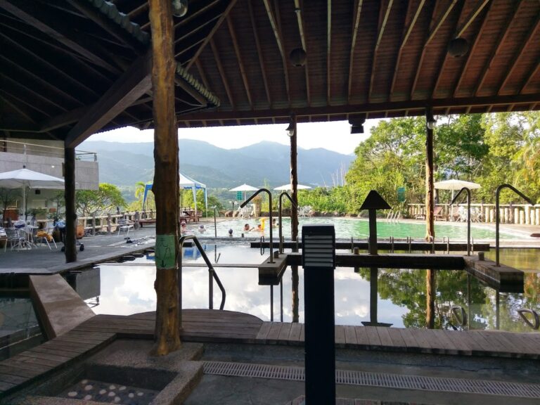 高雄六龜山居秘境:天闊SPA溫泉會館「山居Villa」平日一泊二食3,400元起(含私人湯池)