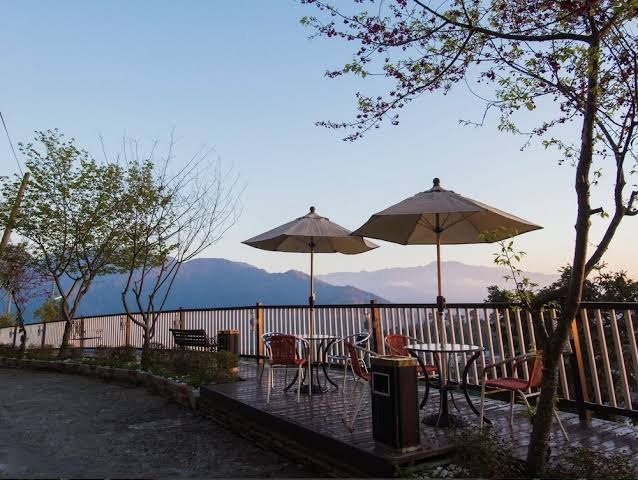 2026 清境慢旅行首選：佳美渡假山莊—木屋雲霧、觀星平台，平日雙人房NT$1,888