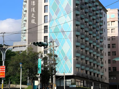 淡水島宇居酒店平日四人房2,480元起　步行7–10分鐘到捷運、河岸夕陽每人不到500元