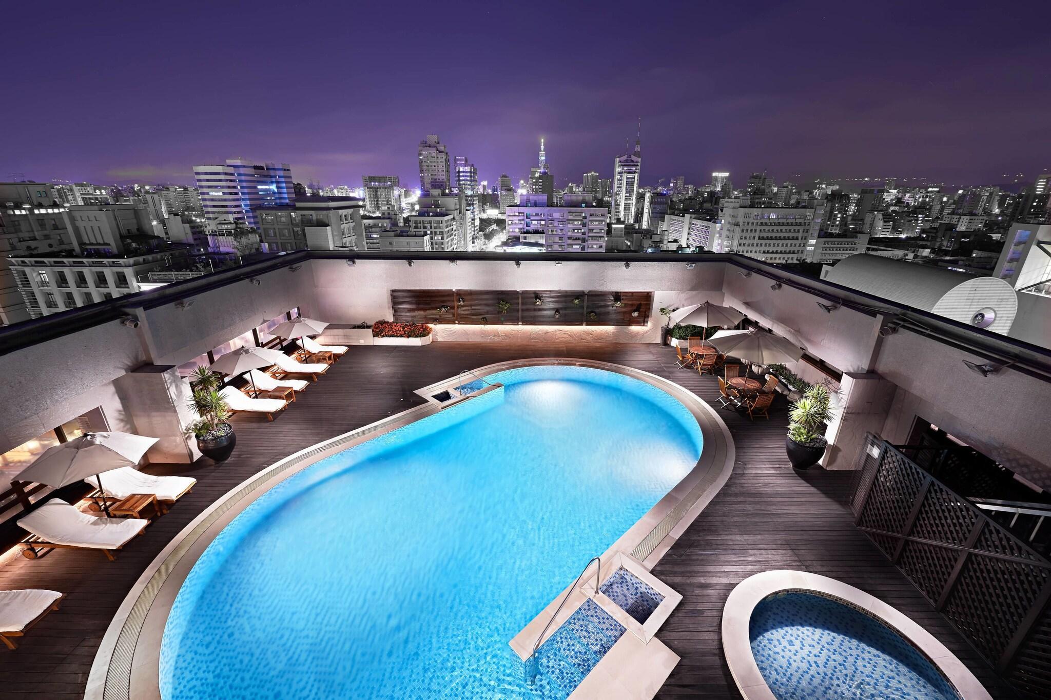 台北喜來登屋頂泳池夜景