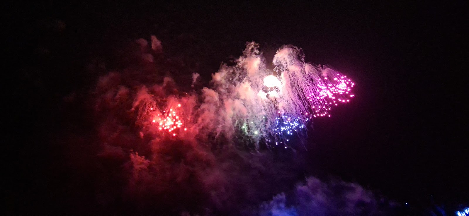 2026澎湖花火節煙火夜空紅紫藍繽紛煙花綻放觀音亭