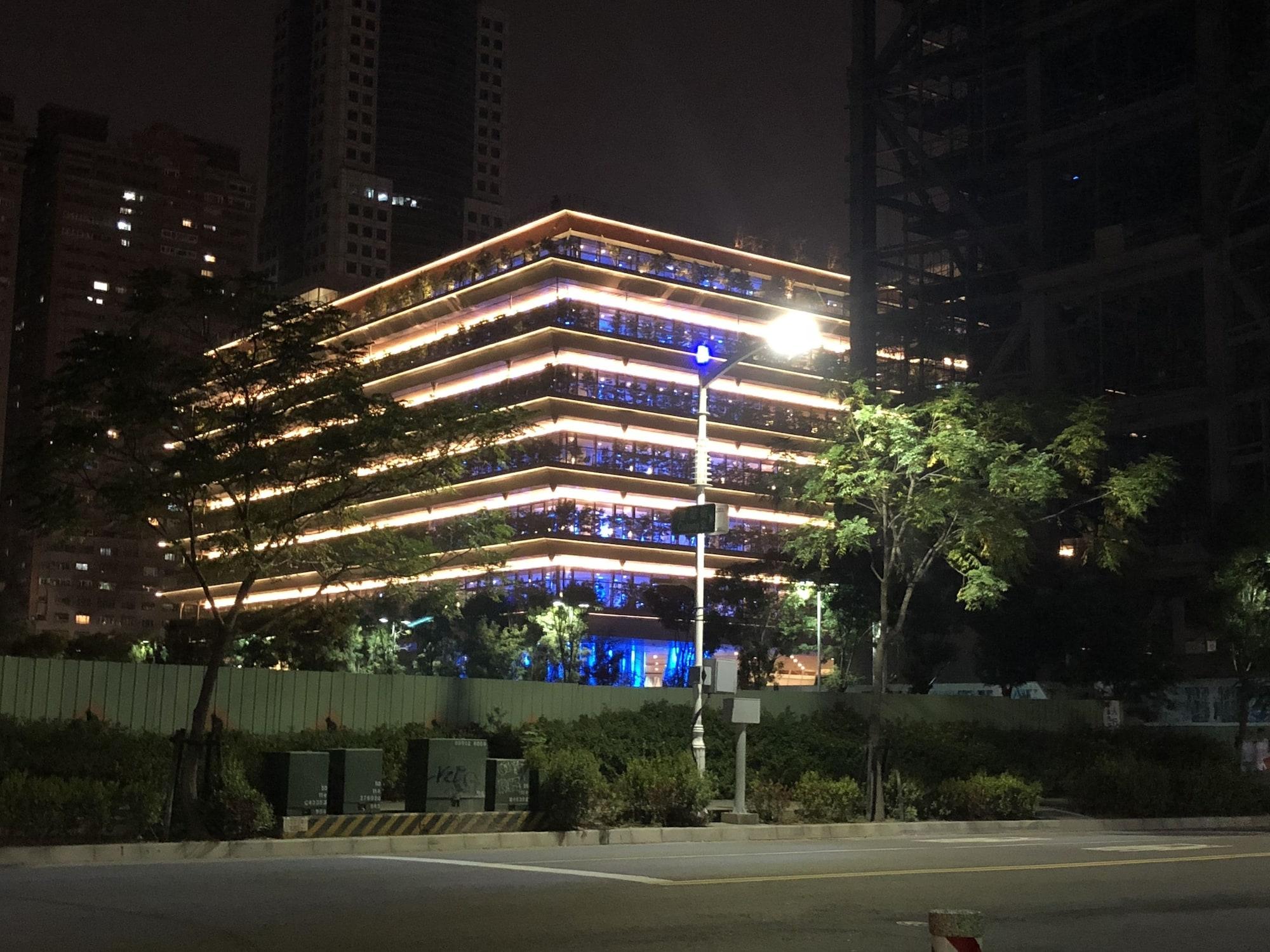 高雄85大樓夜間外觀