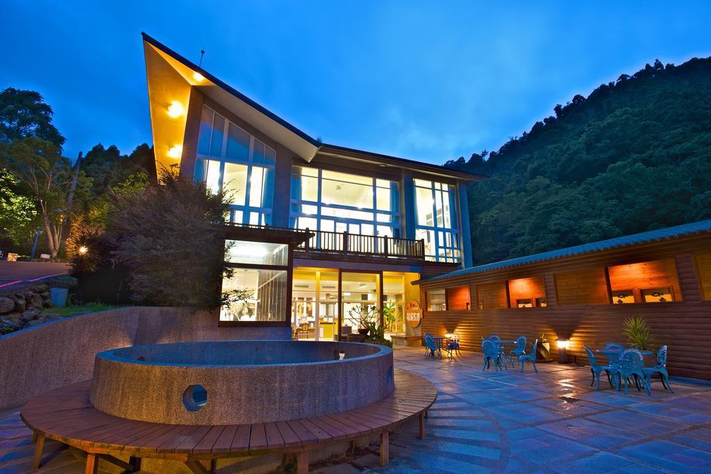 森林溫泉渡假村 山莊外觀與山林景色