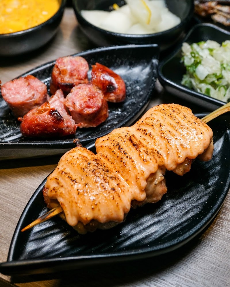 明太子雞肉串與香腸等日式串燒小菜