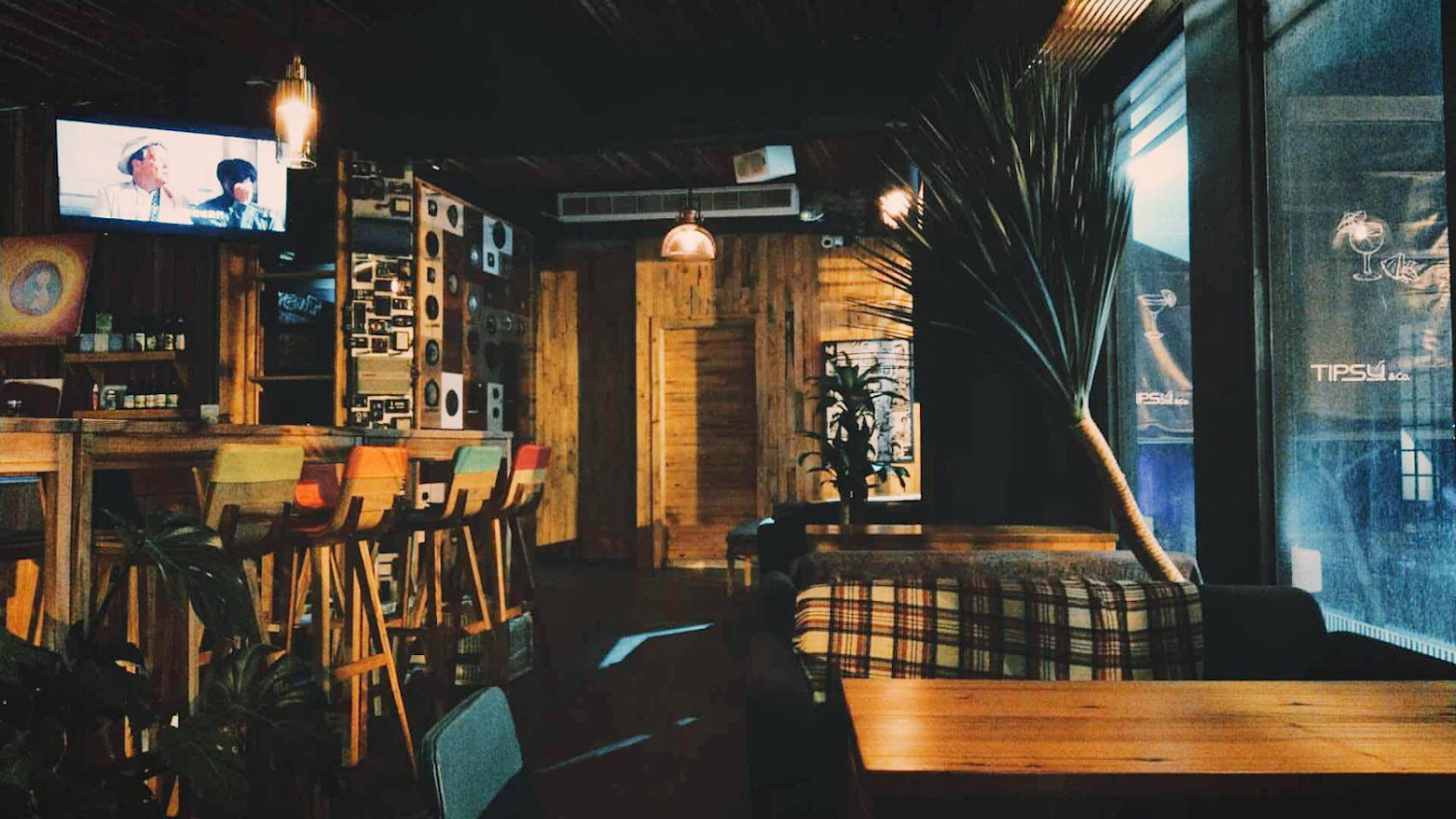 Tipsy & Co. Bar 溫馨室內空間