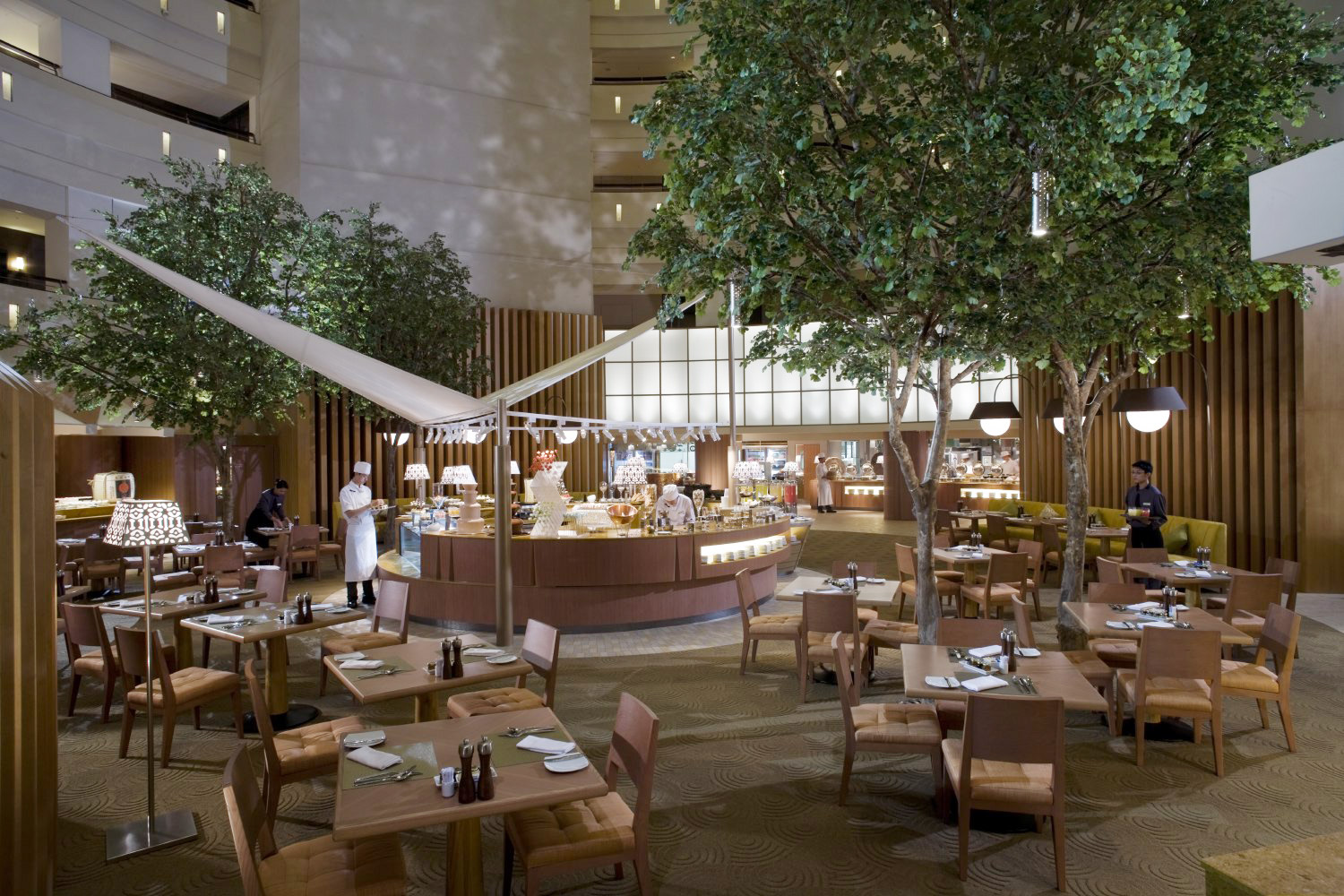 遠東CAFÉ高雅自助餐空間與綠意裝潢