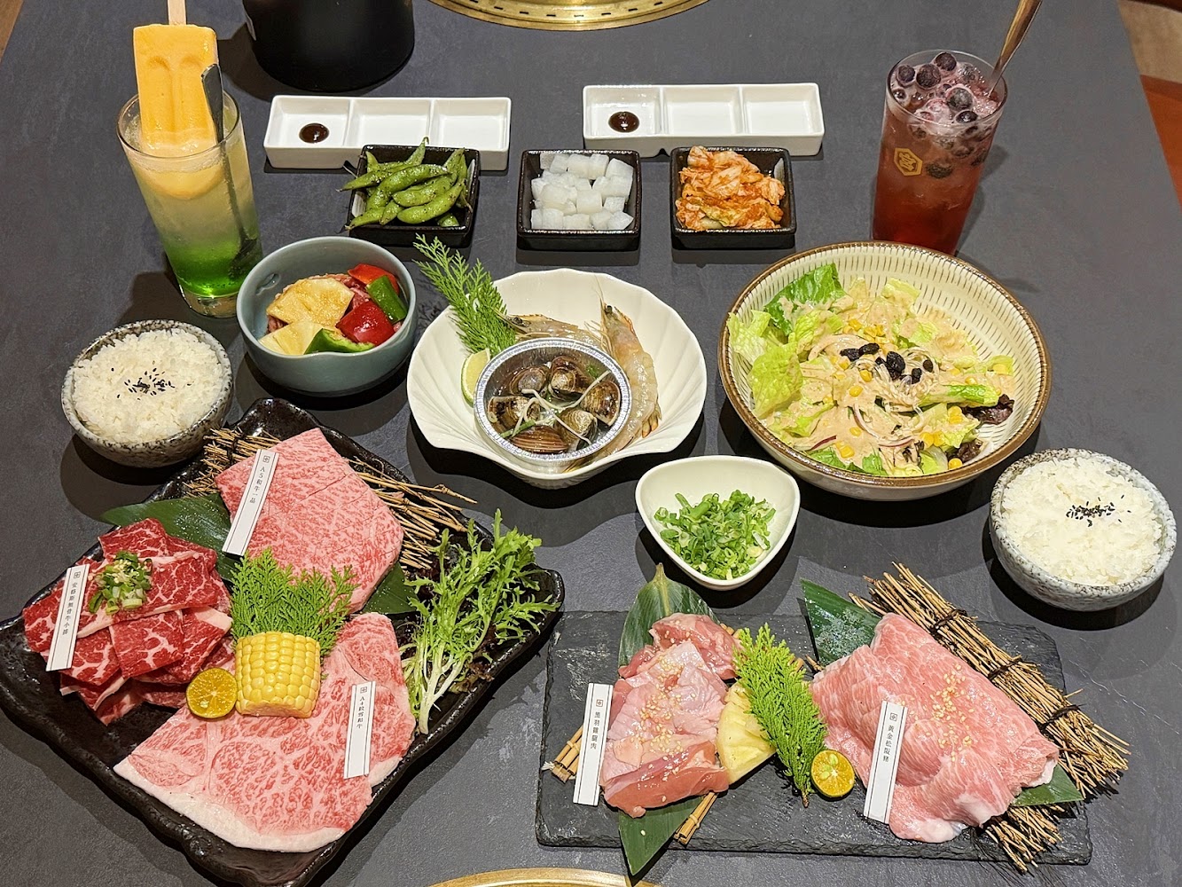 完整日式燒肉套餐桌面
