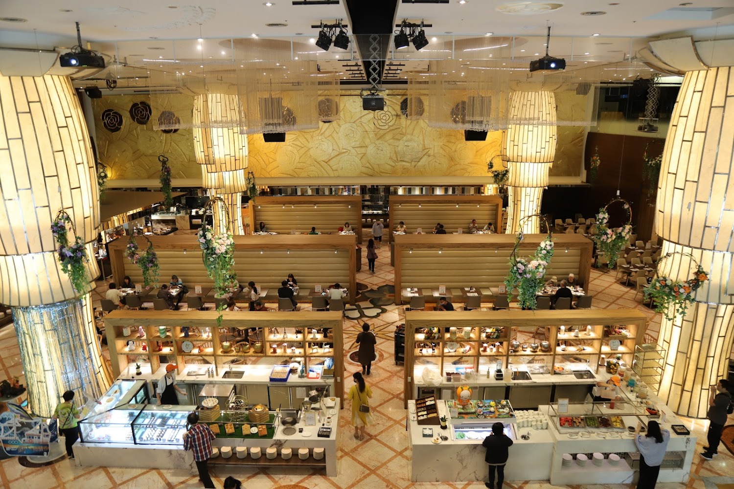 豐 FOOD 海陸百匯華麗餐廳空間與自助餐台